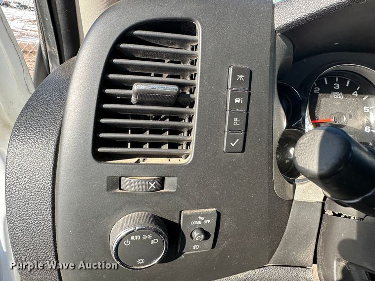 image for item LT9360 2013 Chevrolet Silverado 2500HD  Crew Cab pickup truck