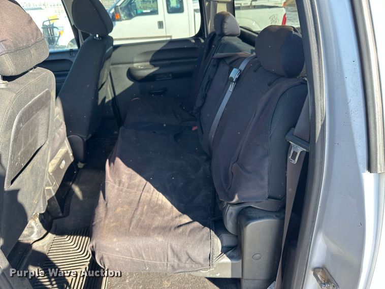 image for item LT9360 2013 Chevrolet Silverado 2500HD  Crew Cab pickup truck