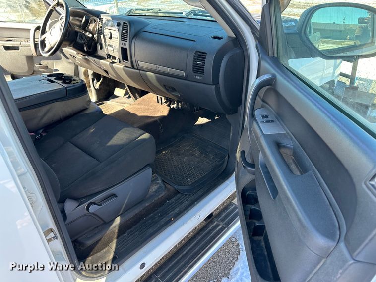 image for item LT9360 2013 Chevrolet Silverado 2500HD  Crew Cab pickup truck