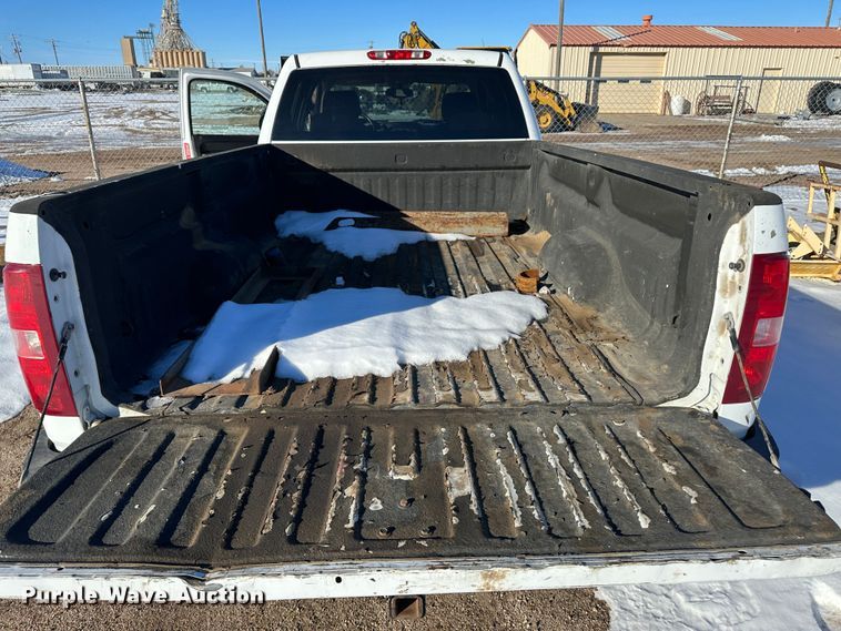 image for item LT9360 2013 Chevrolet Silverado 2500HD  Crew Cab pickup truck