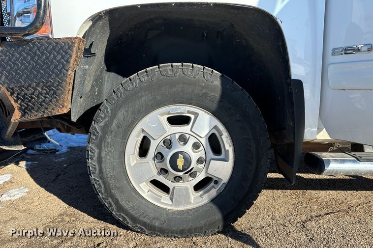 image for item LT9360 2013 Chevrolet Silverado 2500HD  Crew Cab pickup truck