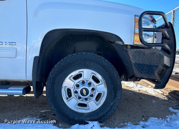 image for item LT9360 2013 Chevrolet Silverado 2500HD  Crew Cab pickup truck
