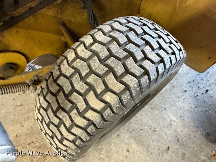 image for item LT9381 2004 Vermeer RT60  trencher