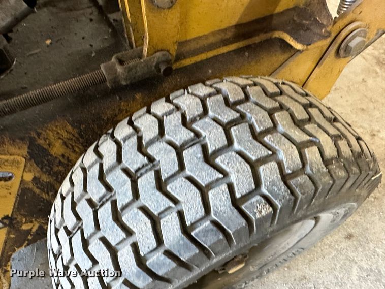 image for item LT9381 2004 Vermeer RT60  trencher