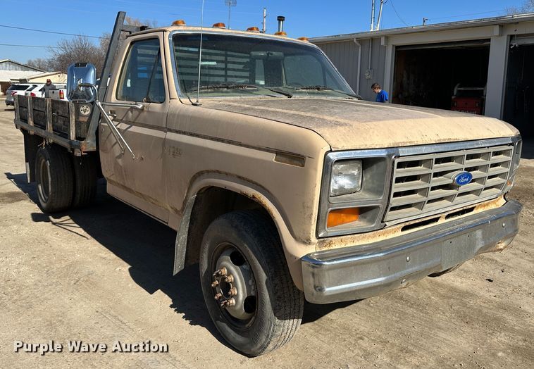 image for item LT9384 1986 Ford F350  flatbed pickup truck