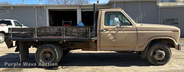 image for item LT9384 1986 Ford F350  flatbed pickup truck