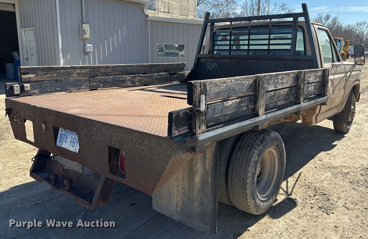 image for item LT9384 1986 Ford F350  flatbed pickup truck