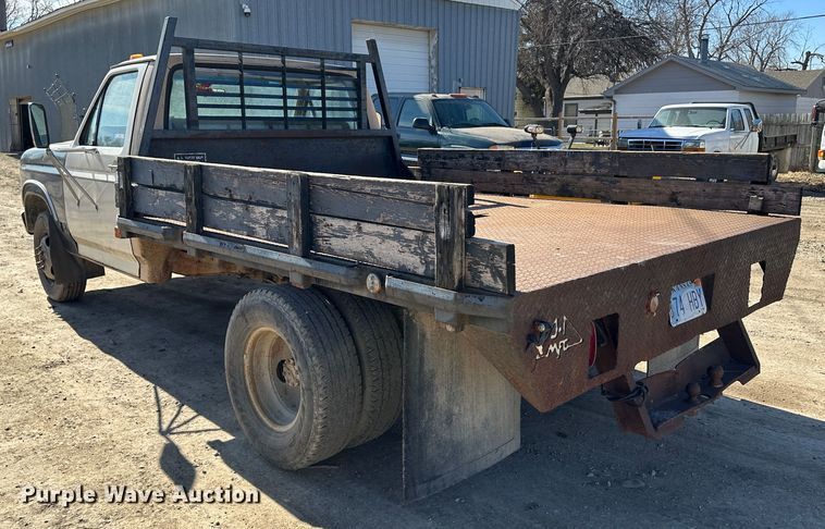 image for item LT9384 1986 Ford F350  flatbed pickup truck