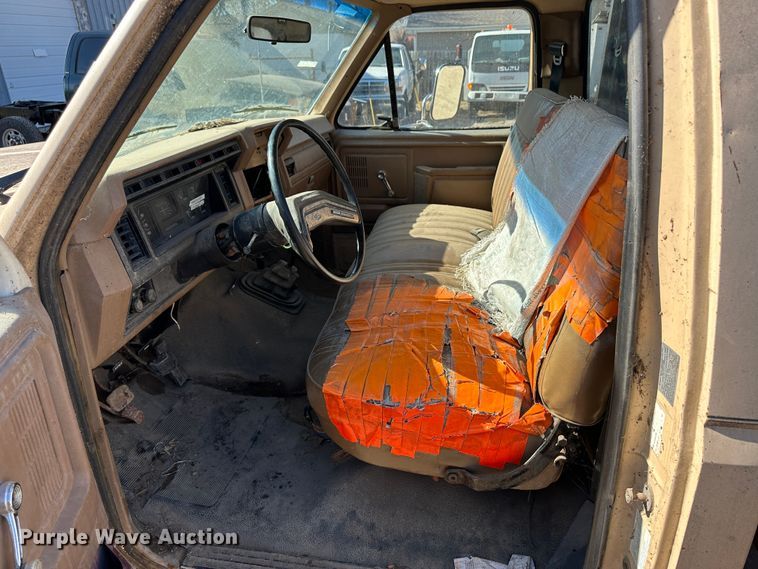 image for item LT9384 1986 Ford F350  flatbed pickup truck