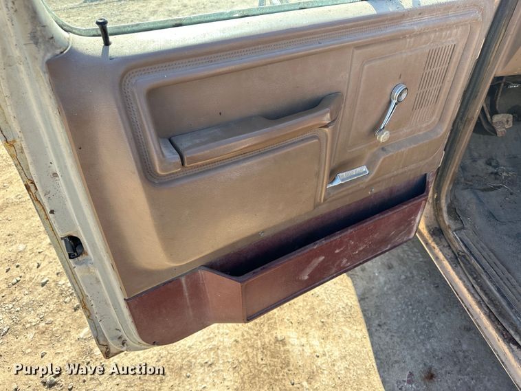 image for item LT9384 1986 Ford F350  flatbed pickup truck