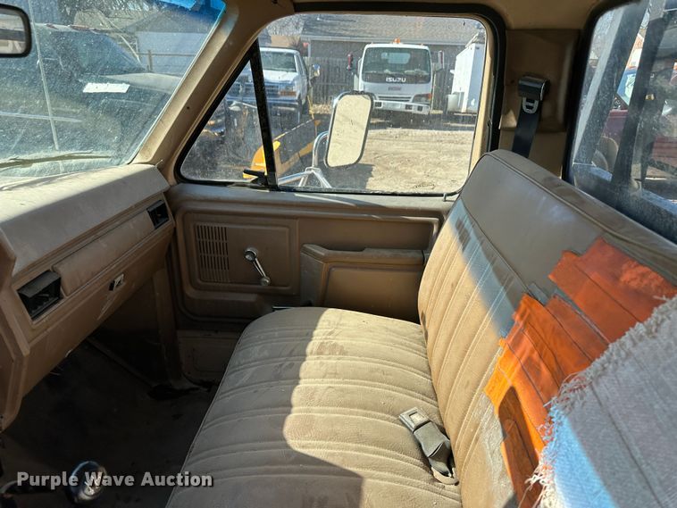 image for item LT9384 1986 Ford F350  flatbed pickup truck