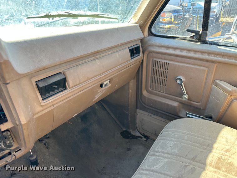 image for item LT9384 1986 Ford F350  flatbed pickup truck