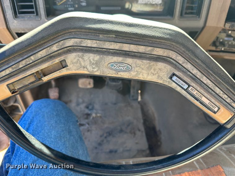 image for item LT9384 1986 Ford F350  flatbed pickup truck