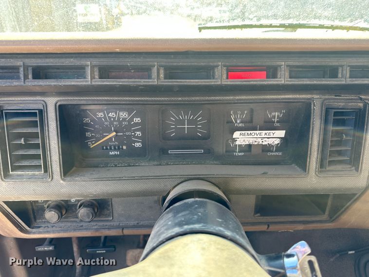 image for item LT9384 1986 Ford F350  flatbed pickup truck