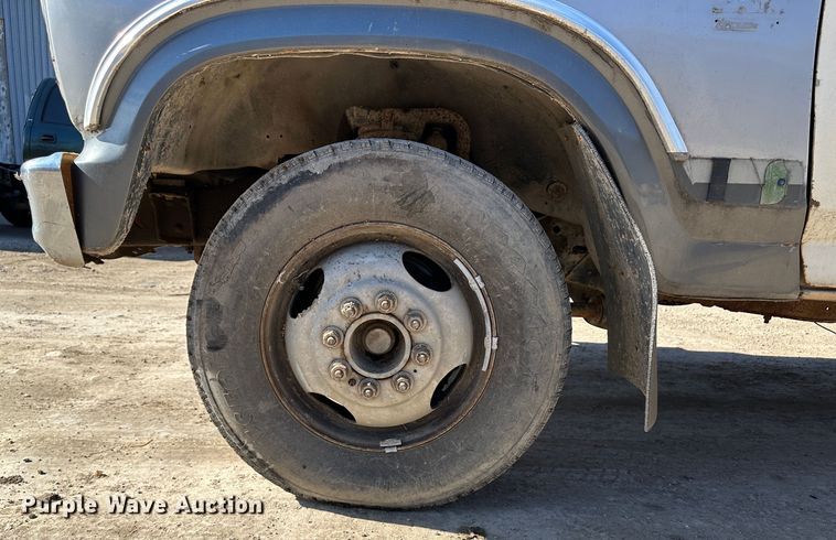 image for item LT9384 1986 Ford F350  flatbed pickup truck