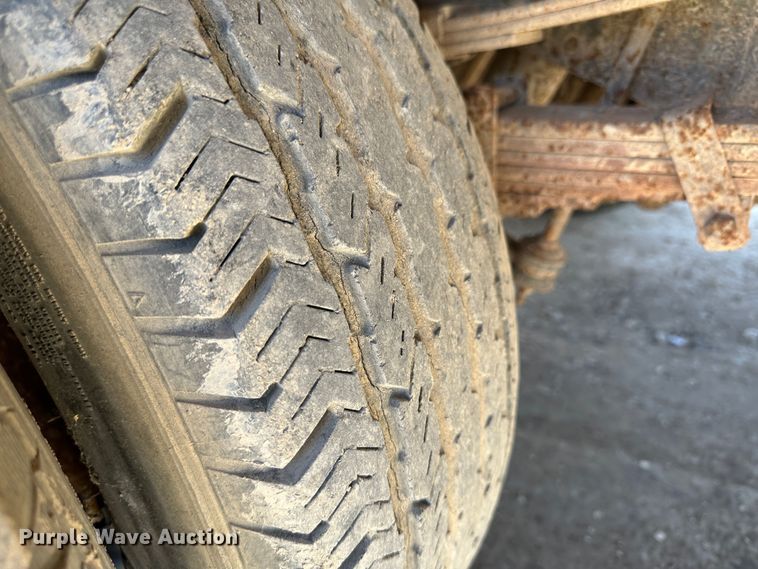 image for item LT9384 1986 Ford F350  flatbed pickup truck