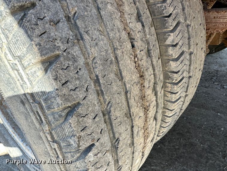 image for item LT9384 1986 Ford F350  flatbed pickup truck