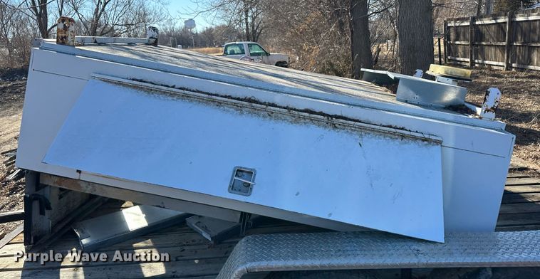 image for item LT9385 Truck bed topper