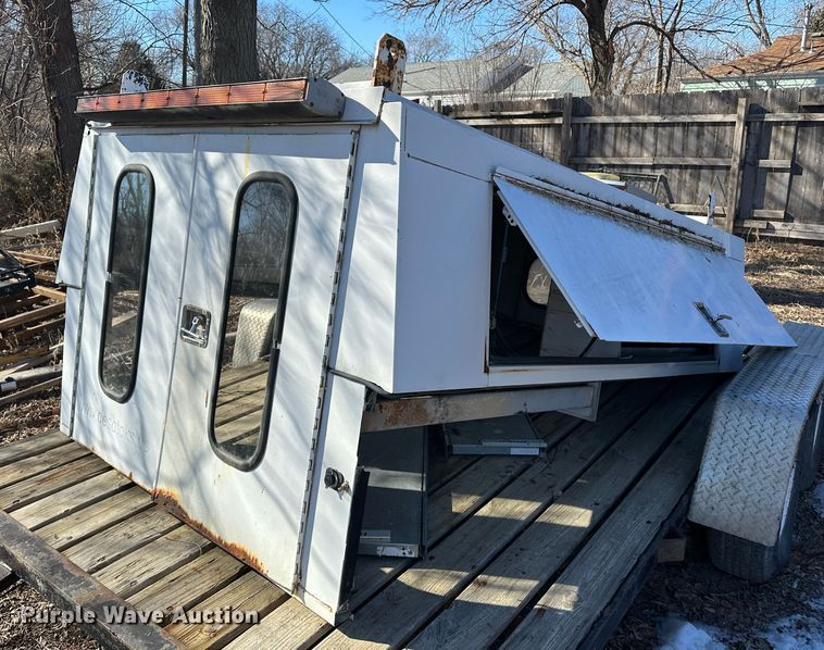 image for item LT9385 Truck bed topper