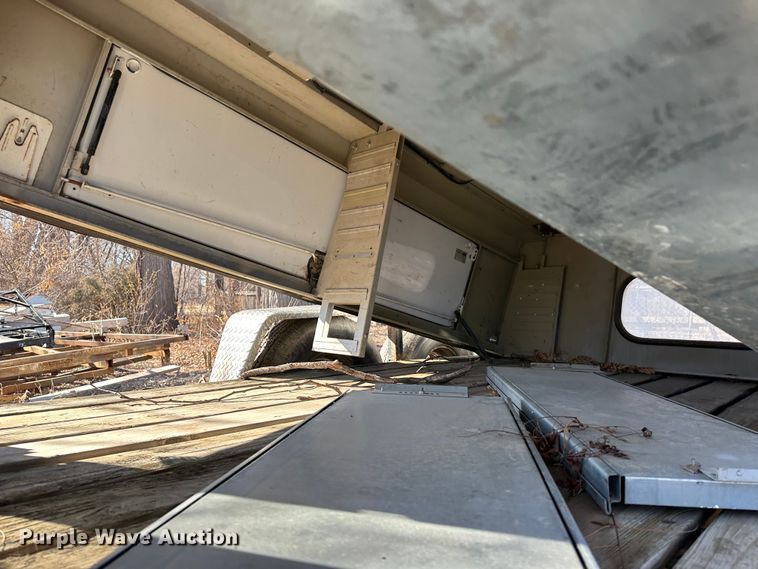 image for item LT9385 Truck bed topper