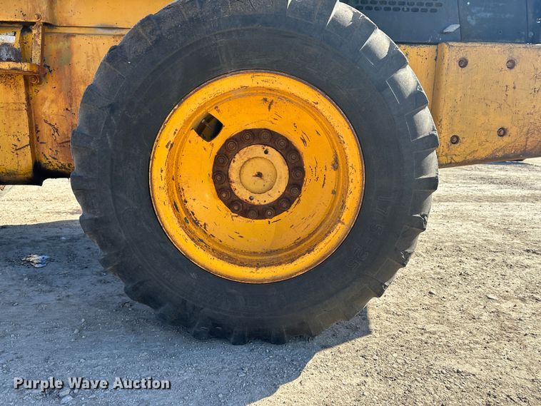 image for item LT9386 John Deere 646A  wheel loader