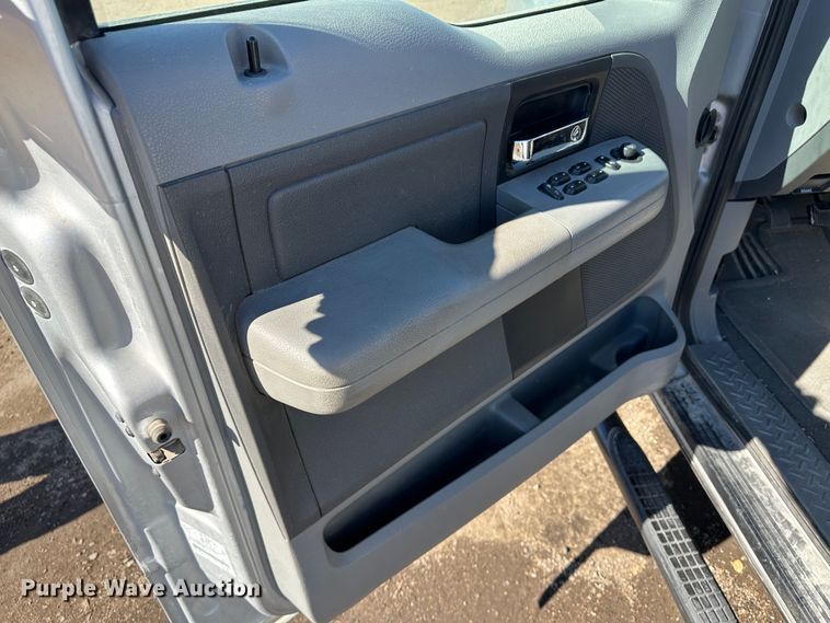 image for item LT9414 2006 Ford F150  SuperCrew pickup truck