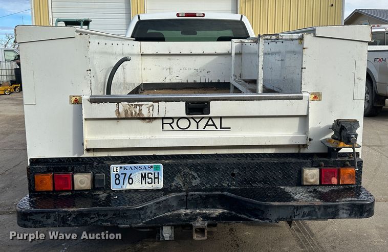 image for item LT9415 2004 Chevrolet Silverado 2500HD  utility bed pickup truck