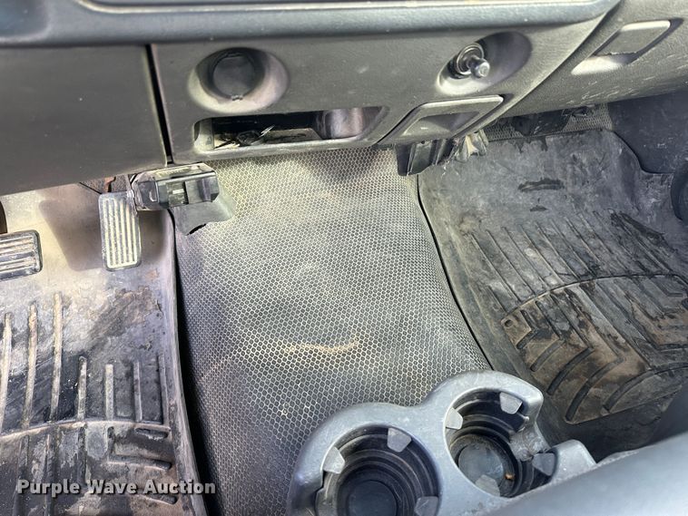 image for item LT9415 2004 Chevrolet Silverado 2500HD  utility bed pickup truck