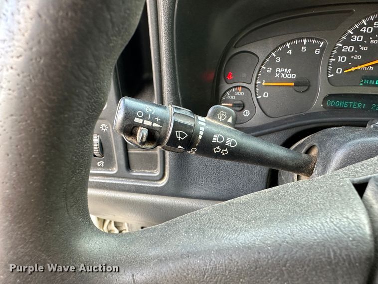 image for item LT9415 2004 Chevrolet Silverado 2500HD  utility bed pickup truck