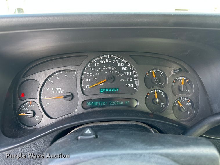 image for item LT9415 2004 Chevrolet Silverado 2500HD  utility bed pickup truck