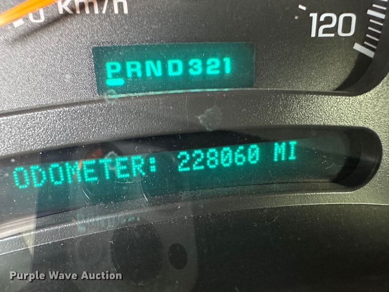 image for item LT9415 2004 Chevrolet Silverado 2500HD  utility bed pickup truck