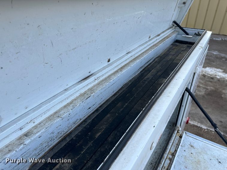 image for item LT9415 2004 Chevrolet Silverado 2500HD  utility bed pickup truck