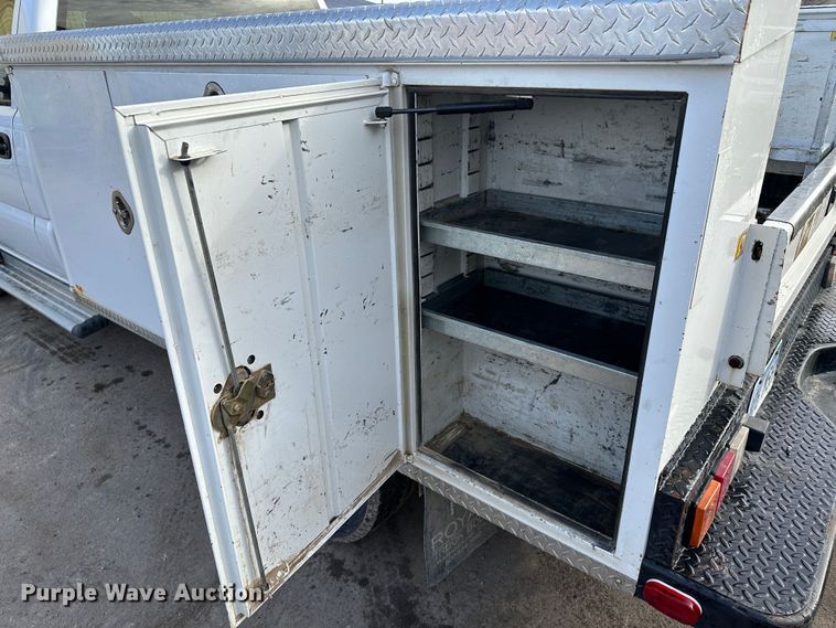 image for item LT9415 2004 Chevrolet Silverado 2500HD  utility bed pickup truck