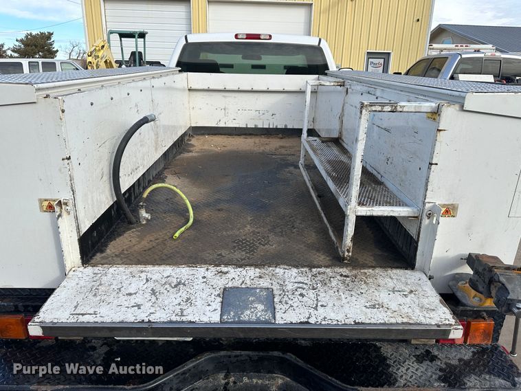 image for item LT9415 2004 Chevrolet Silverado 2500HD  utility bed pickup truck
