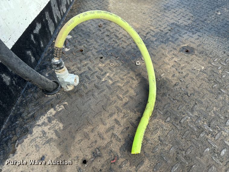 image for item LT9415 2004 Chevrolet Silverado 2500HD  utility bed pickup truck