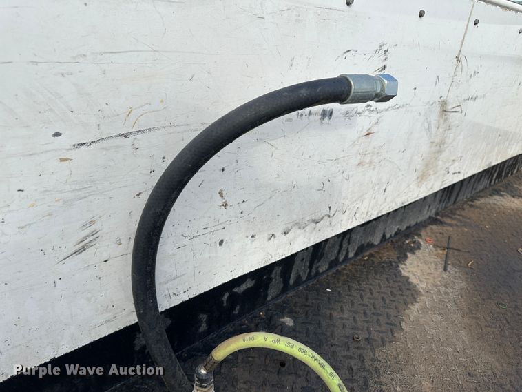 image for item LT9415 2004 Chevrolet Silverado 2500HD  utility bed pickup truck