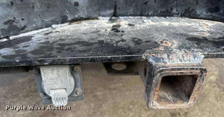 image for item LT9415 2004 Chevrolet Silverado 2500HD  utility bed pickup truck