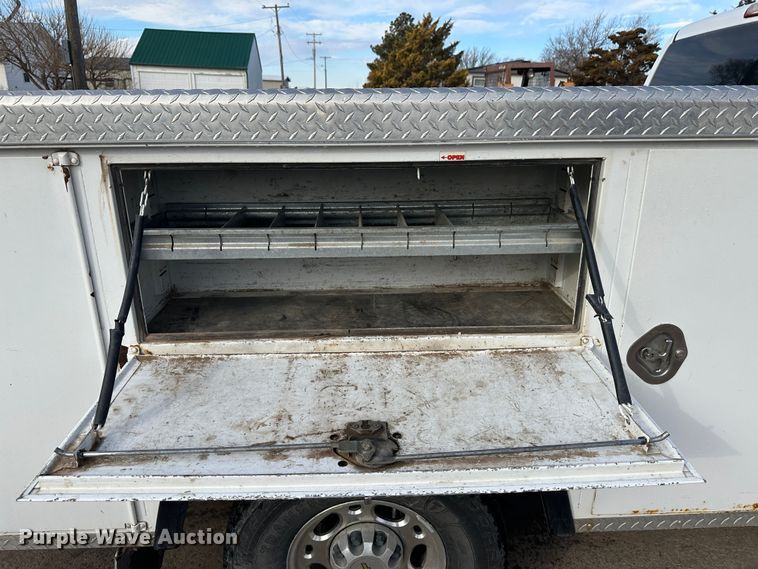 image for item LT9415 2004 Chevrolet Silverado 2500HD  utility bed pickup truck