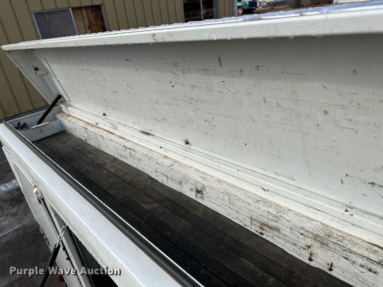 image for item LT9415 2004 Chevrolet Silverado 2500HD  utility bed pickup truck