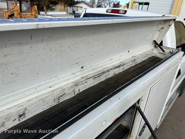 image for item LT9415 2004 Chevrolet Silverado 2500HD  utility bed pickup truck