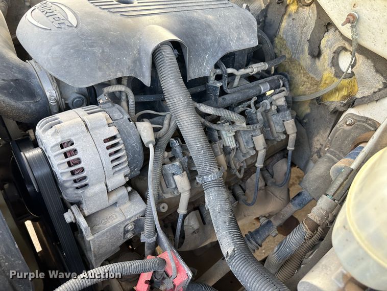 image for item LT9415 2004 Chevrolet Silverado 2500HD  utility bed pickup truck