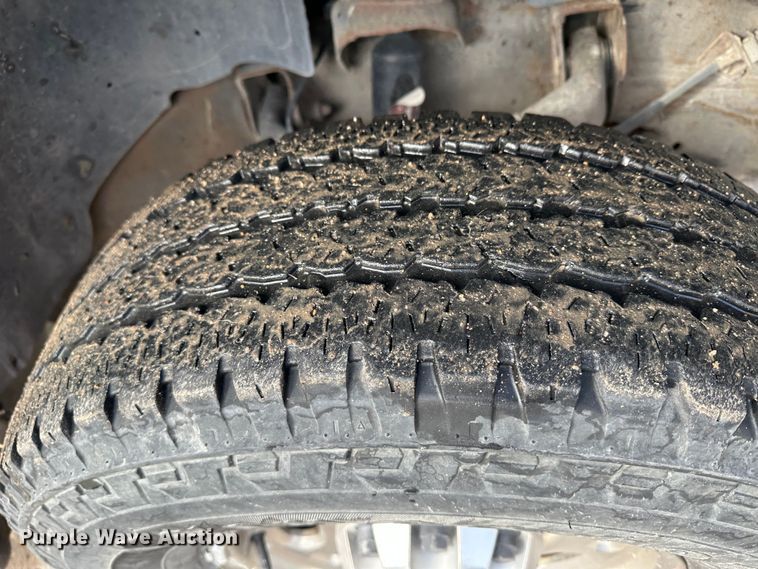 image for item LT9415 2004 Chevrolet Silverado 2500HD  utility bed pickup truck