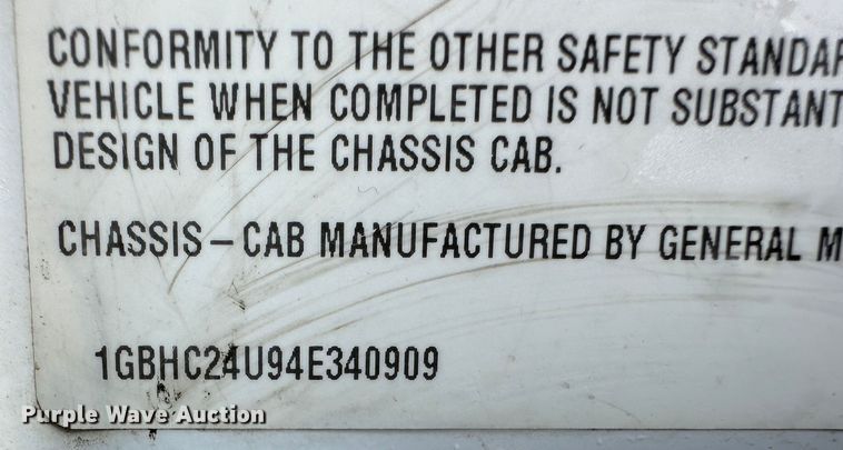 image for item LT9415 2004 Chevrolet Silverado 2500HD  utility bed pickup truck