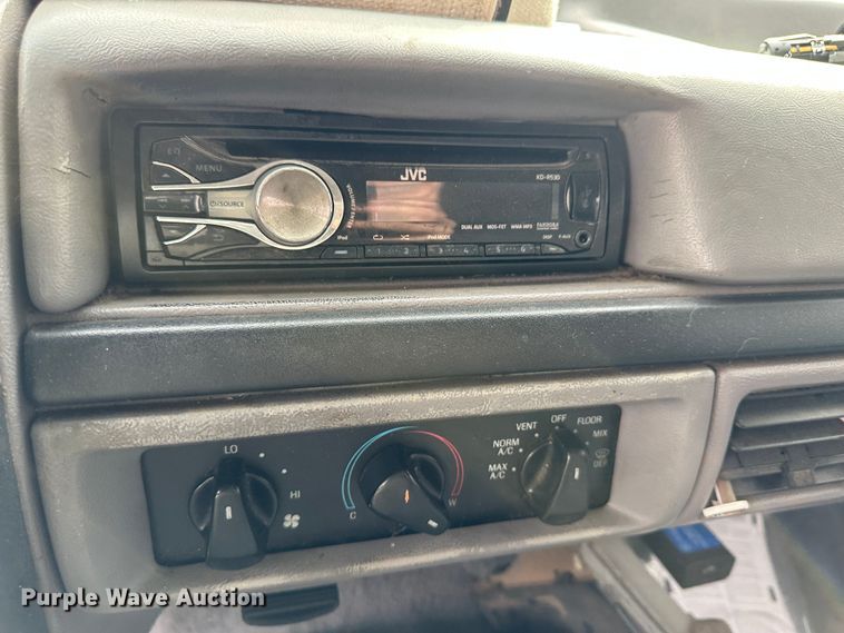 image for item LT9419 1997 Ford F350  Crew Cab pickup truck