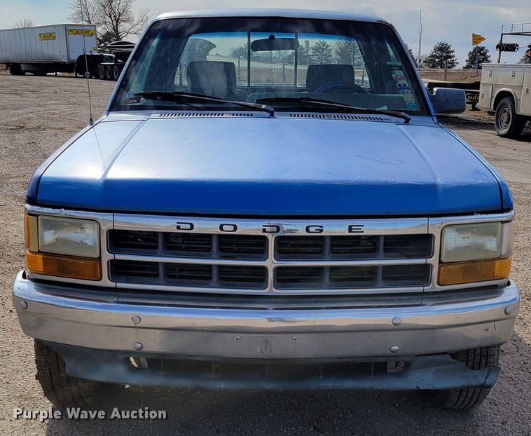image for item LX9289 1993 Dodge Dakota LE  Club Cab pickup truck