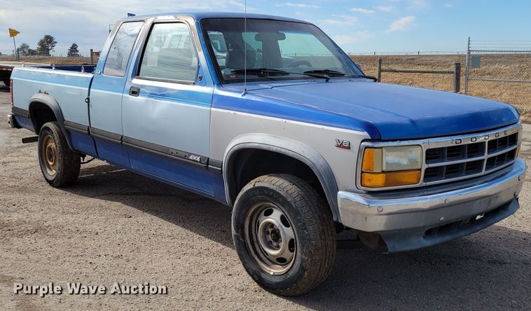 image for item LX9289 1993 Dodge Dakota LE  Club Cab pickup truck
