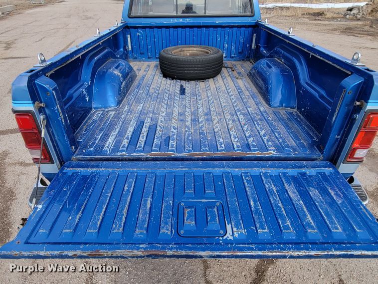 image for item LX9289 1993 Dodge Dakota LE  Club Cab pickup truck