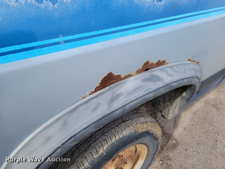 image for item LX9289 1993 Dodge Dakota LE  Club Cab pickup truck