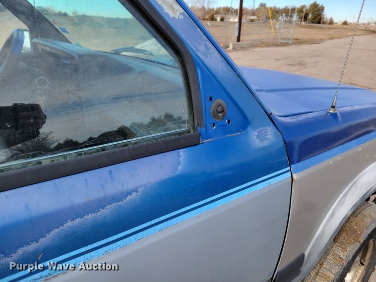 image for item LX9289 1993 Dodge Dakota LE  Club Cab pickup truck