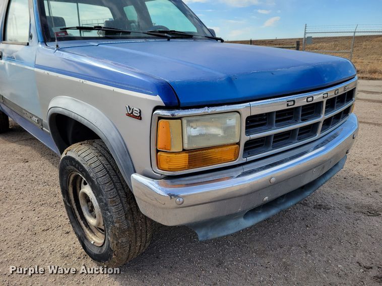 image for item LX9289 1993 Dodge Dakota LE  Club Cab pickup truck